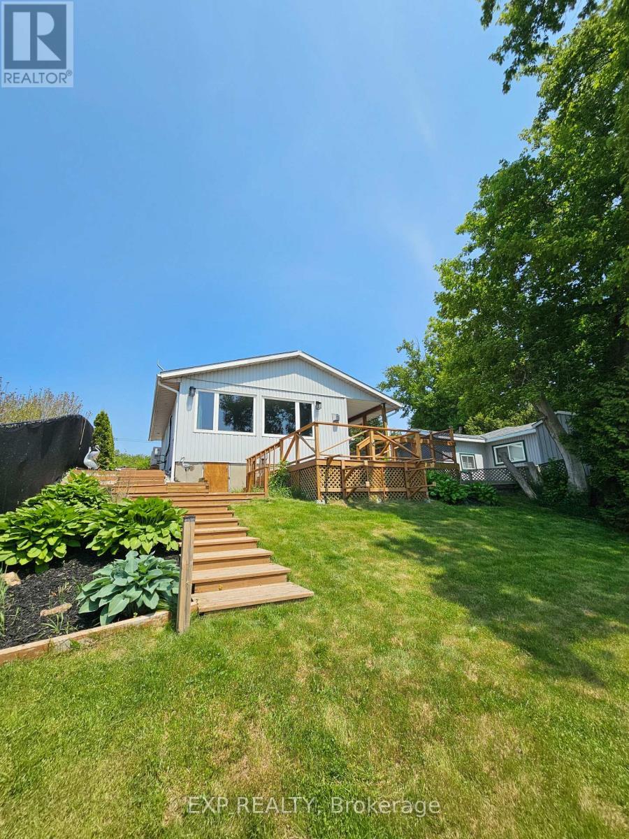 1529 Myers Point, Augusta, ON - Outdoor