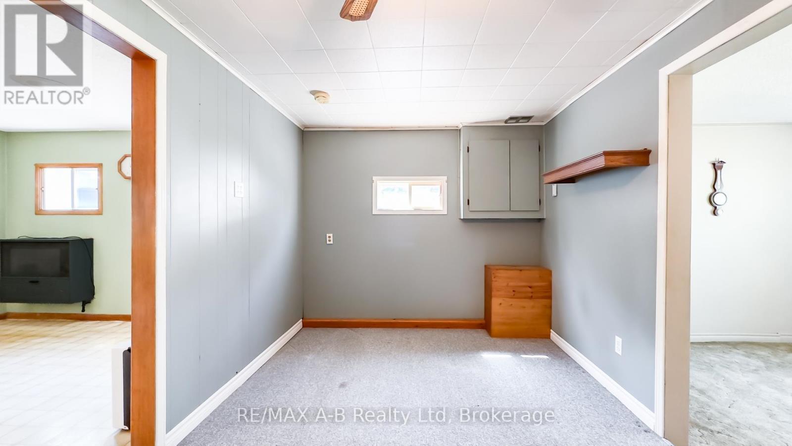 34338 Denfield Road, Lucan Biddulph (Clandeboye), ON - Indoor Photo Showing Other Room