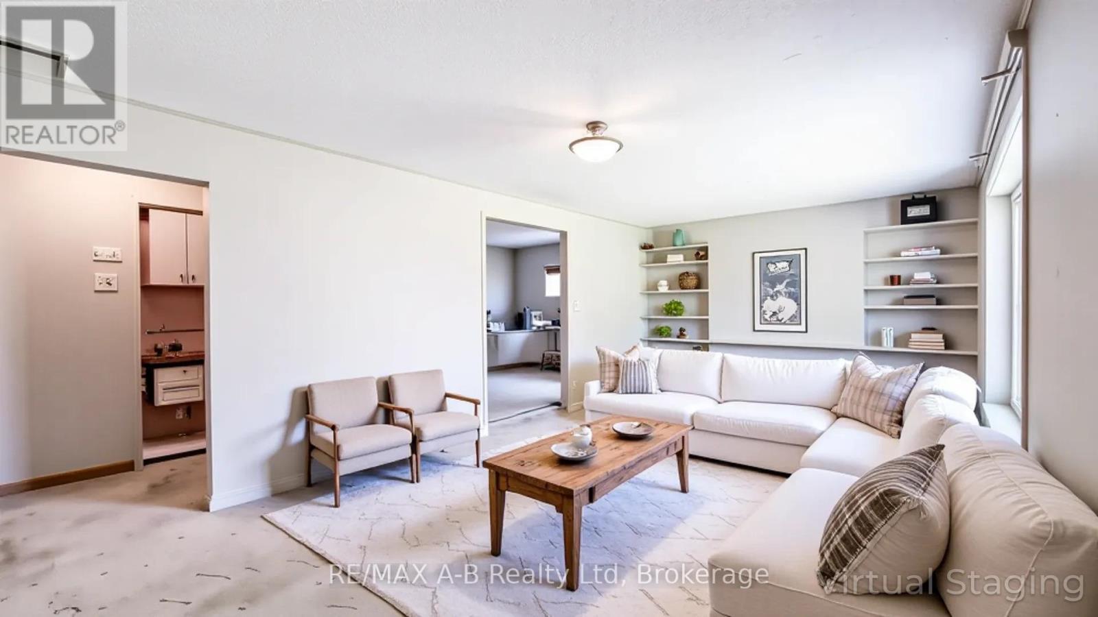 34338 Denfield Road, Lucan Biddulph (Clandeboye), ON - Indoor Photo Showing Living Room