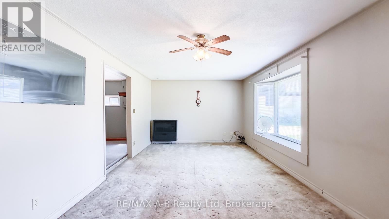 34338 Denfield Road, Lucan Biddulph (Clandeboye), ON - Indoor Photo Showing Other Room