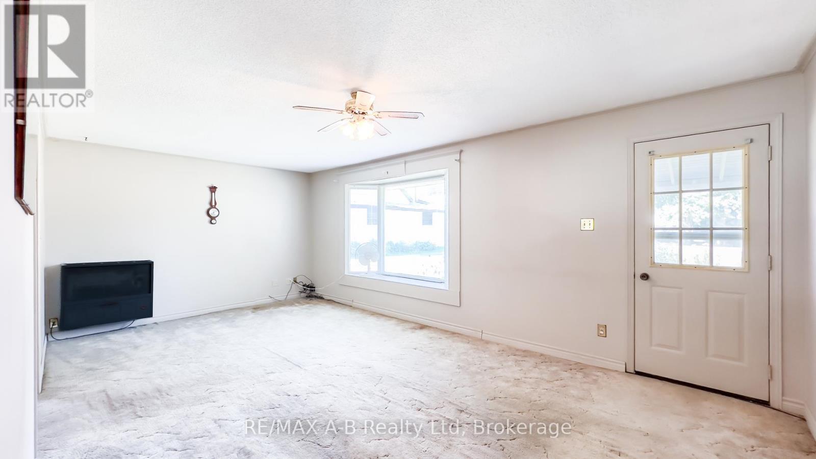 34338 Denfield Road, Lucan Biddulph (Clandeboye), ON - Indoor Photo Showing Other Room