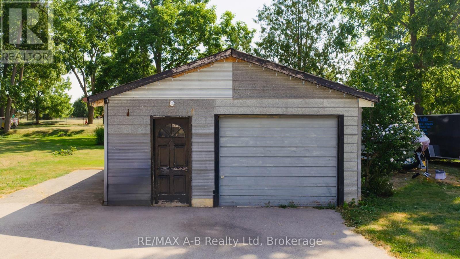 34338 Denfield Road, Lucan Biddulph (Clandeboye), ON - Outdoor