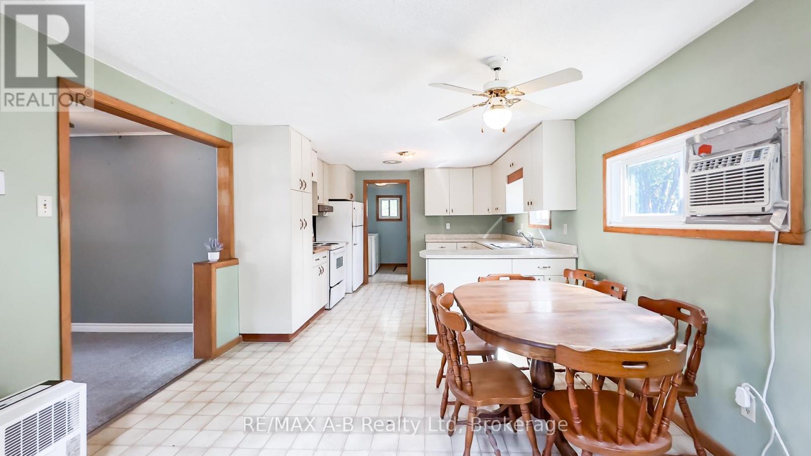 34338 Denfield Road, Lucan Biddulph (Clandeboye), ON - Indoor