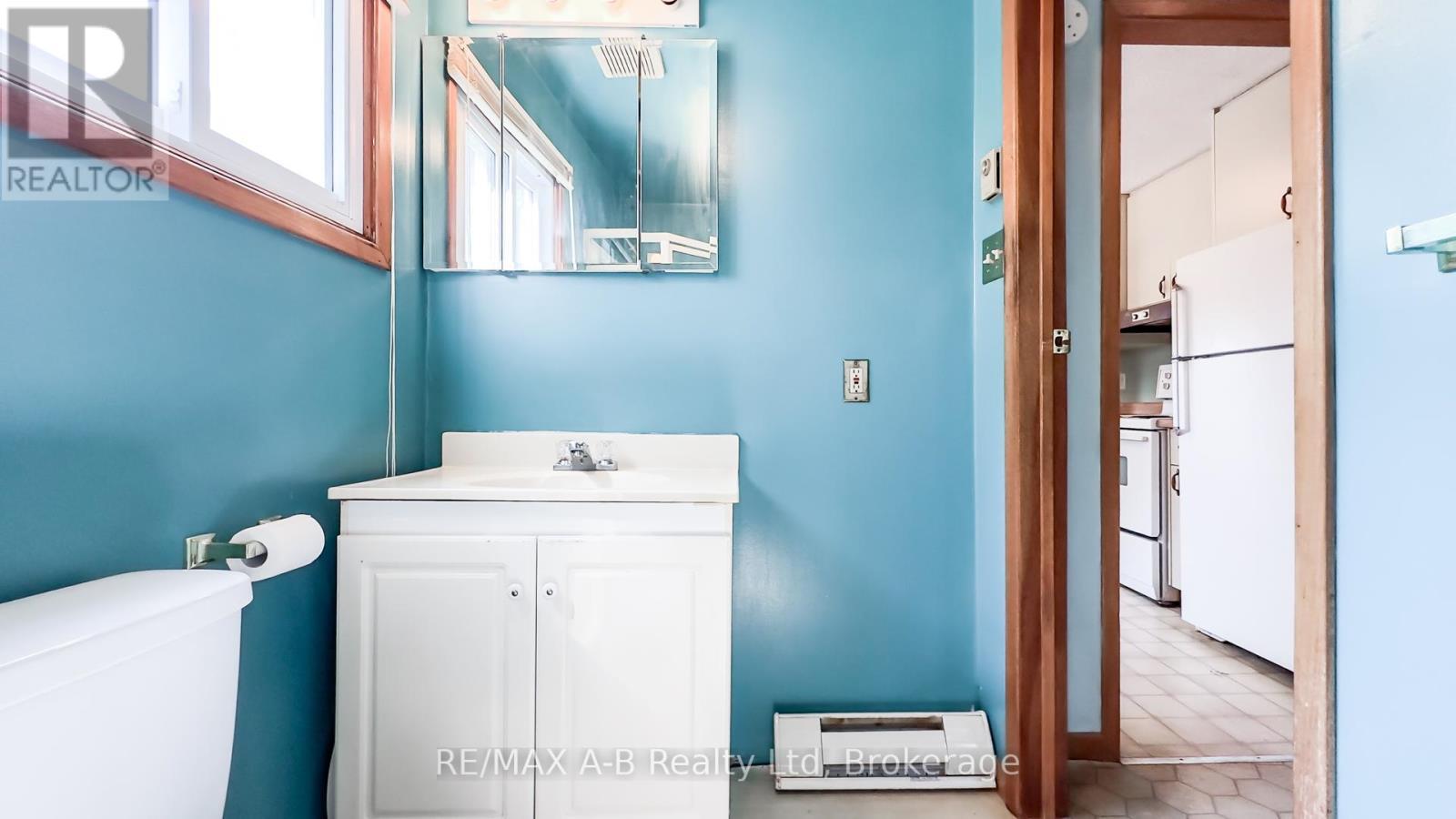 34338 Denfield Road, Lucan Biddulph (Clandeboye), ON - Indoor