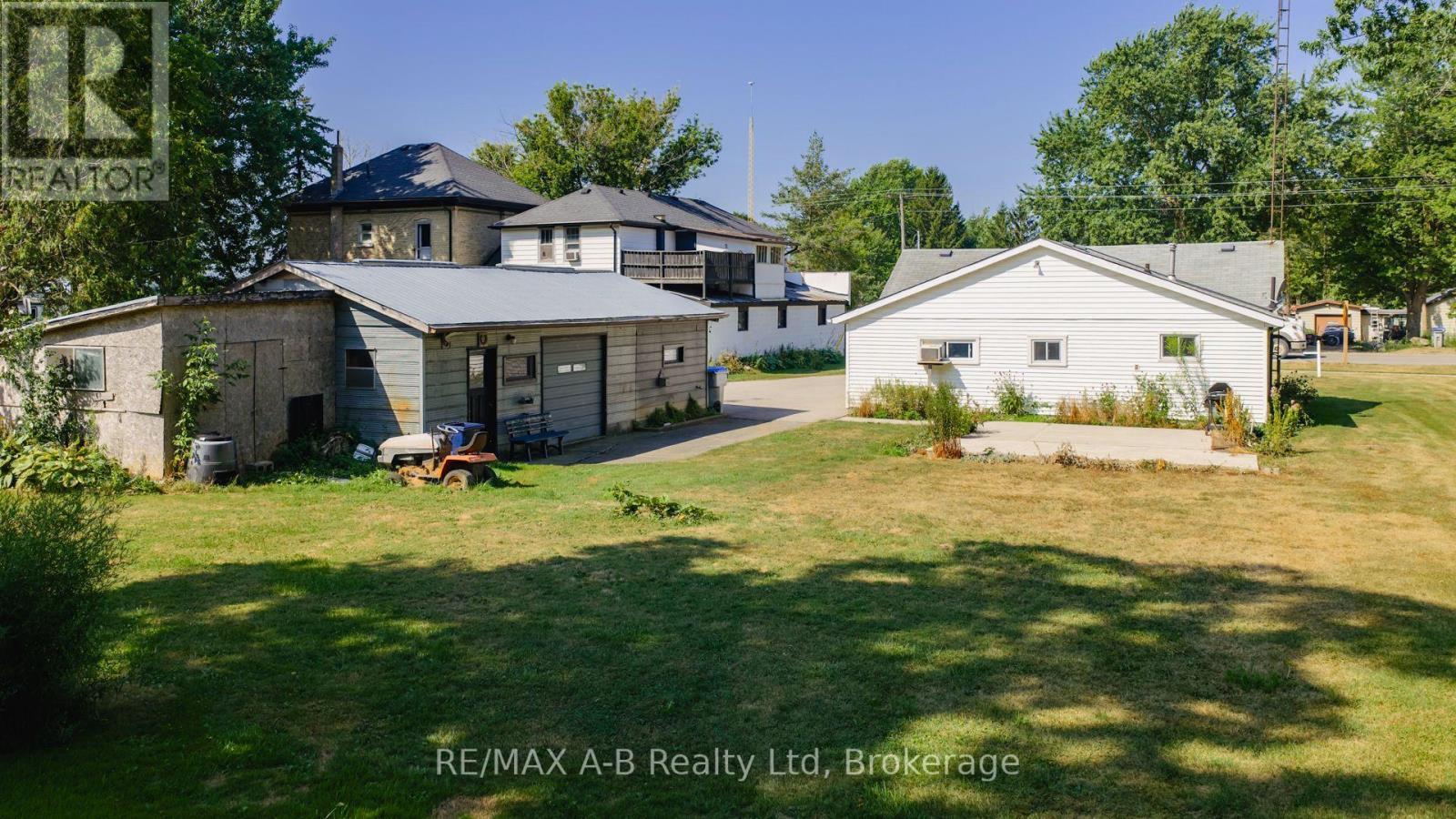 34338 Denfield Road, Lucan Biddulph (Clandeboye), ON - Outdoor