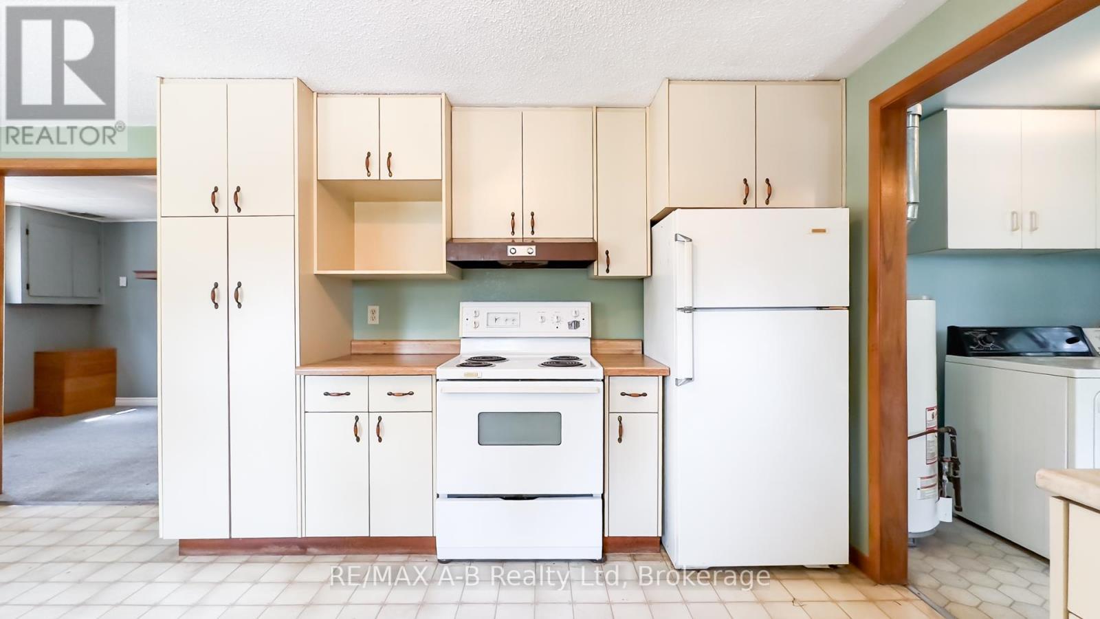 34338 Denfield Road, Lucan Biddulph (Clandeboye), ON - Indoor Photo Showing Kitchen