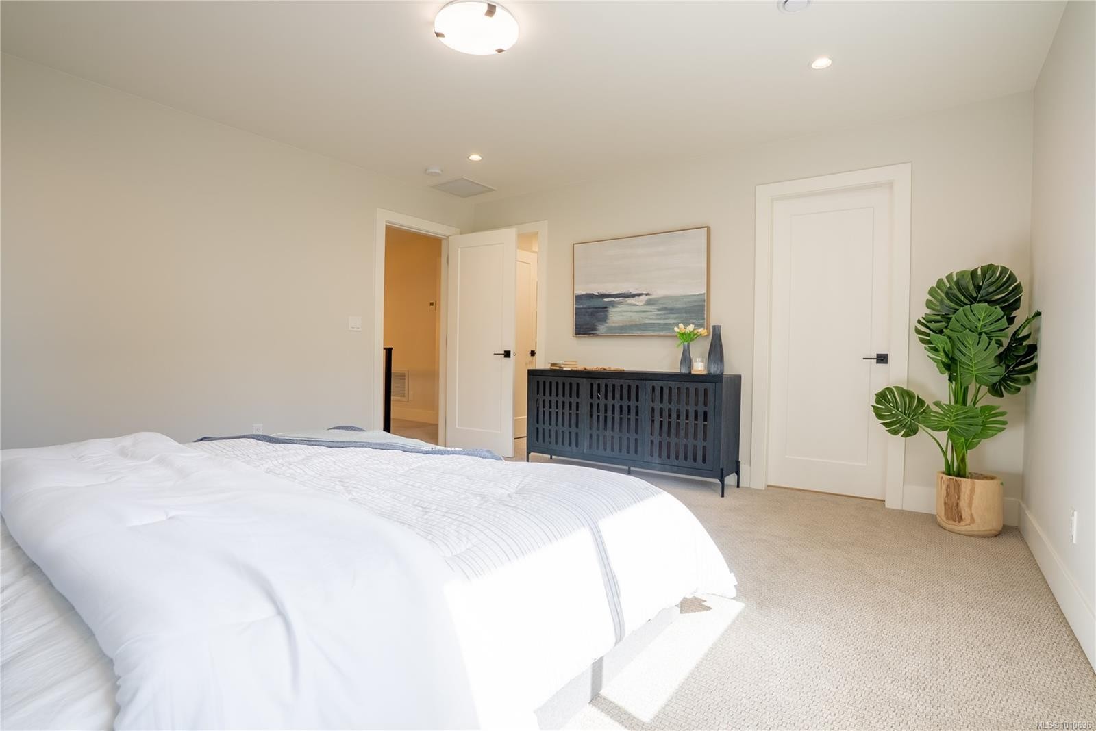 1536 Marble Pl, Langford, BC - Indoor Photo Showing Bedroom