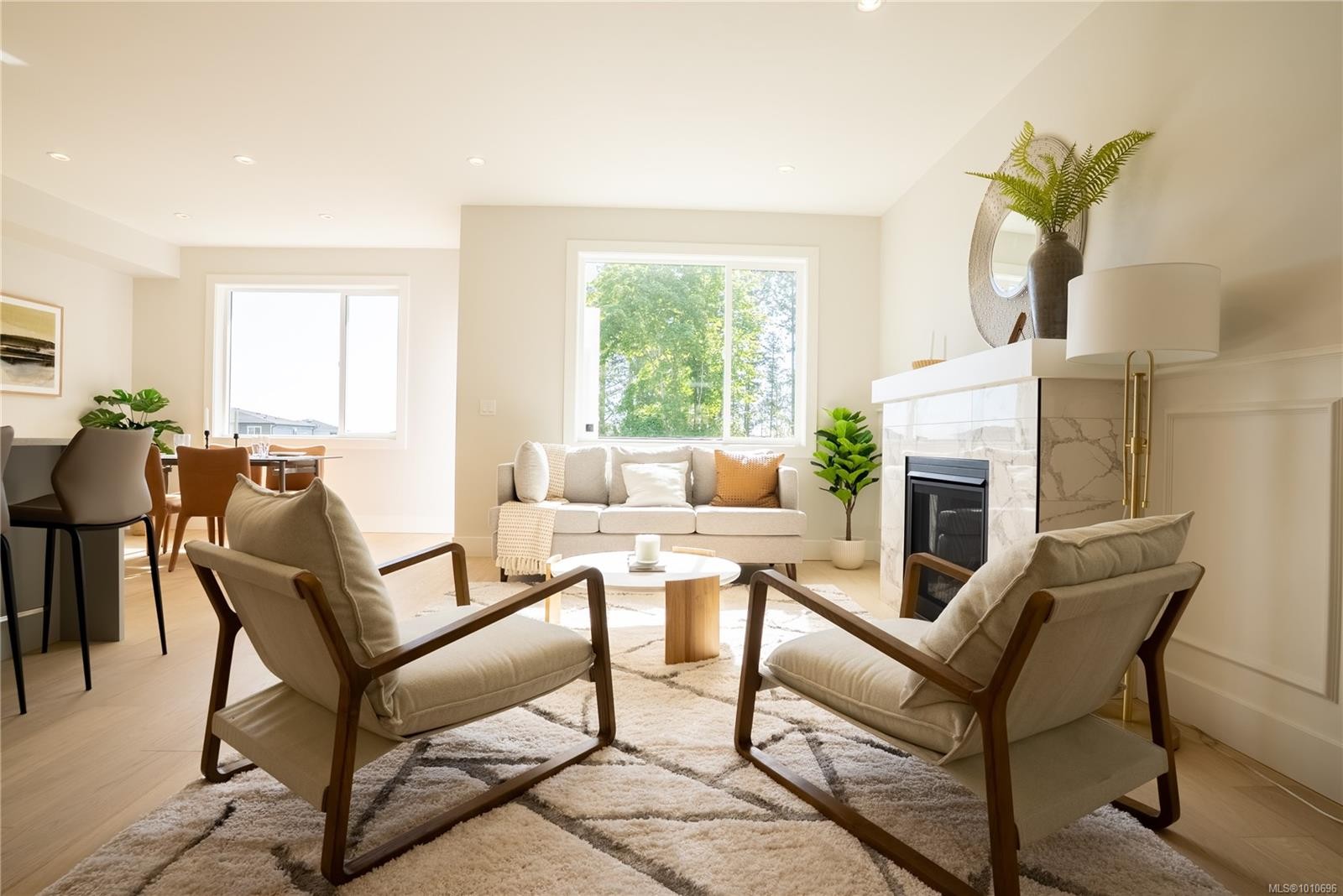1536 Marble Pl, Langford, BC - Indoor Photo Showing Living Room With Fireplace