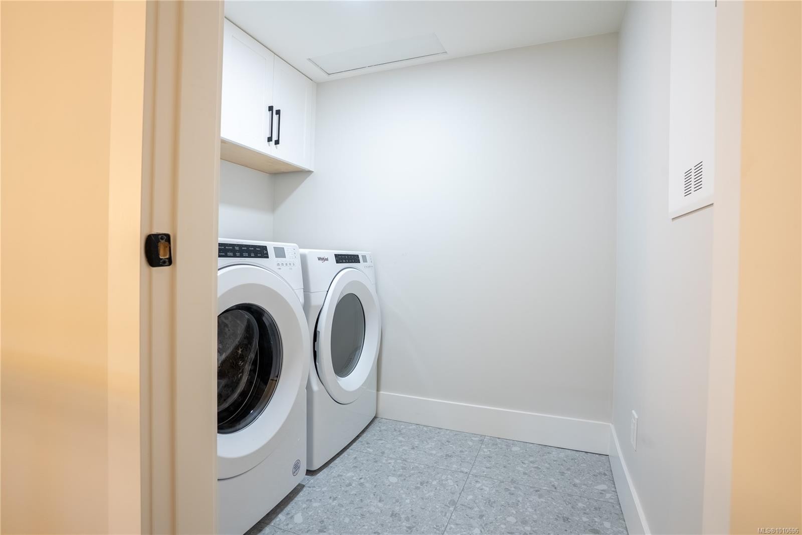 1536 Marble Pl, Langford, BC - Indoor Photo Showing Laundry Room