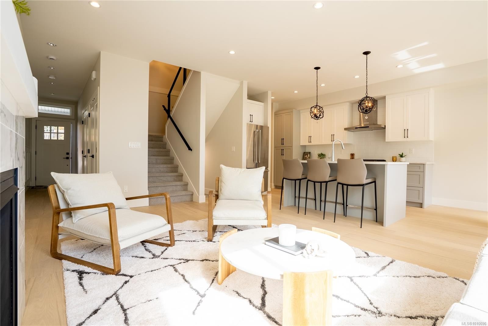 1536 Marble Pl, Langford, BC - Indoor Photo Showing Living Room