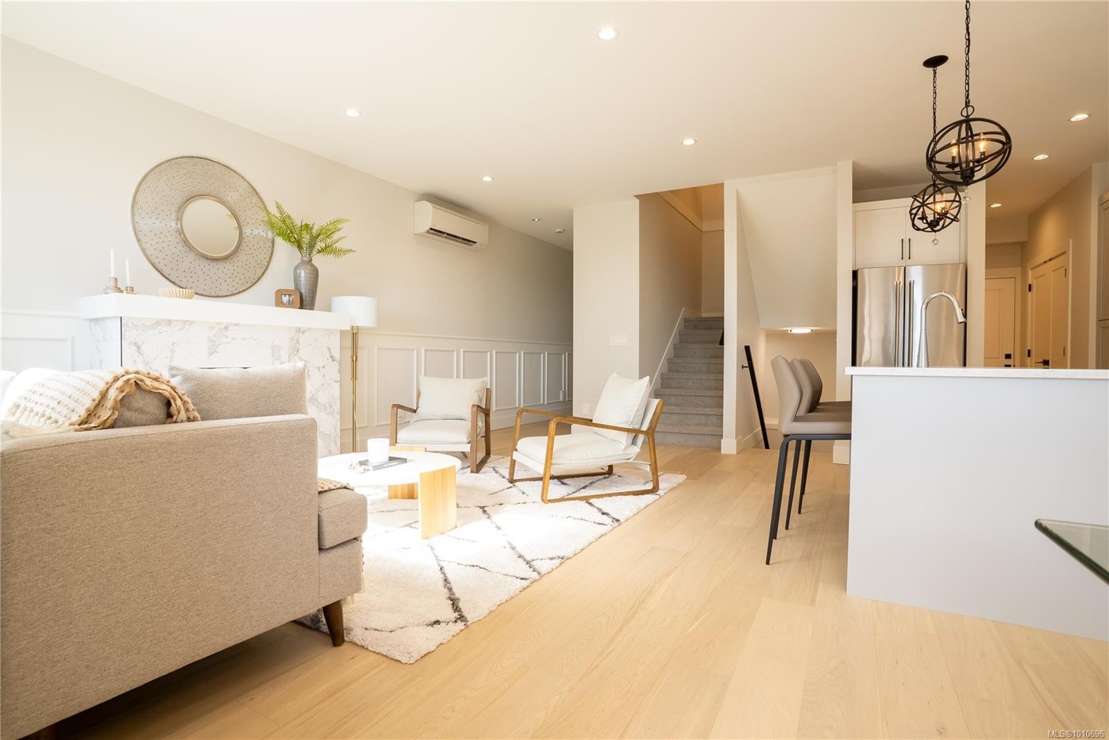 1536 Marble Pl, Langford, BC - Indoor Photo Showing Living Room With Fireplace