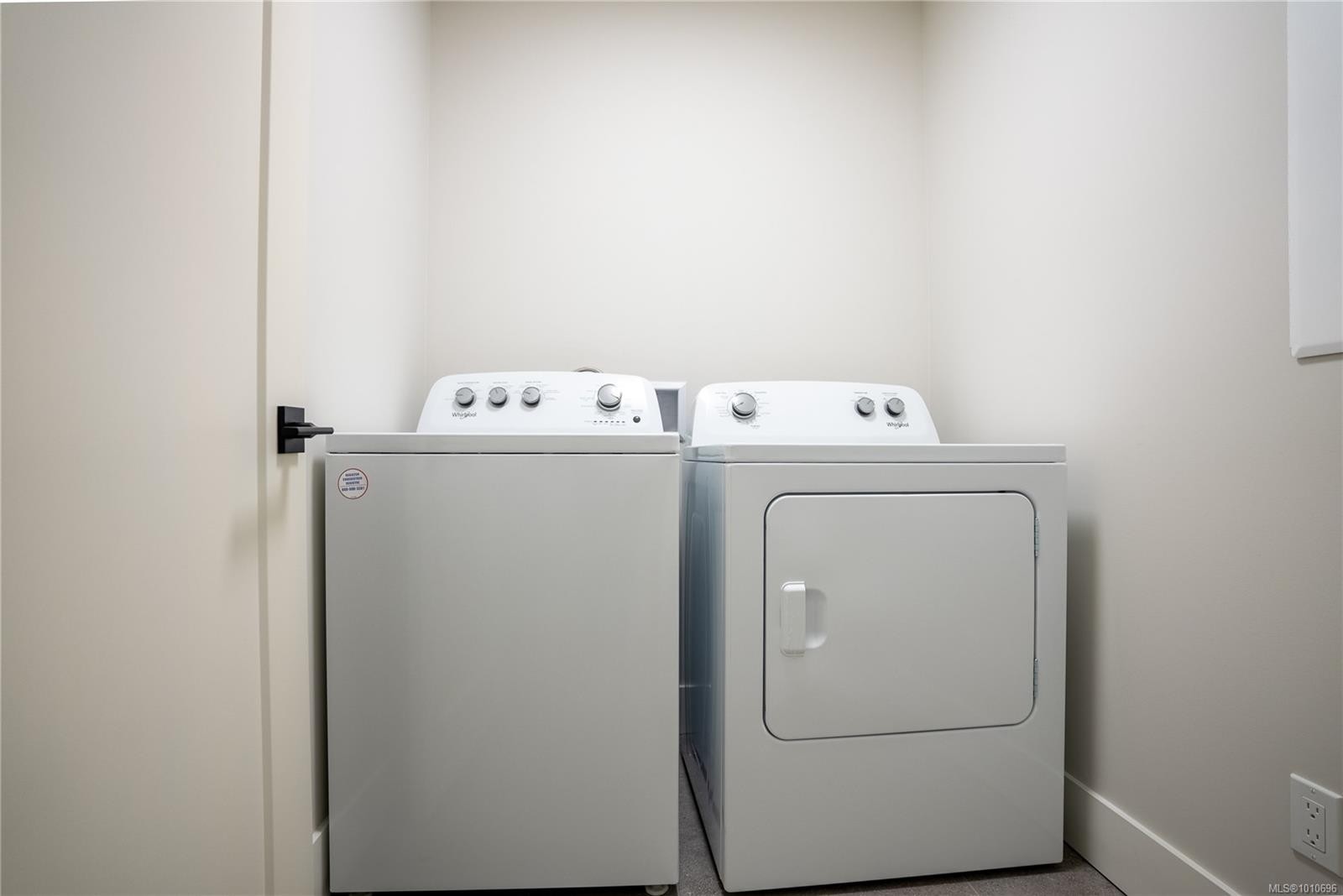 1536 Marble Pl, Langford, BC - Indoor Photo Showing Laundry Room