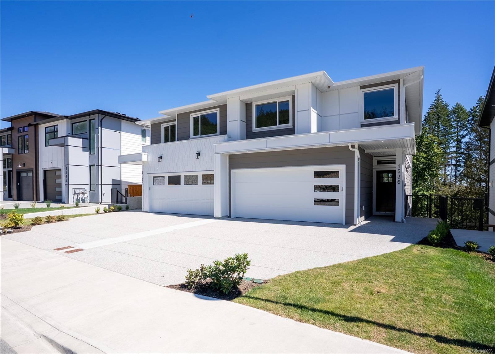 1536 Marble Pl, Langford, BC - Outdoor With Facade