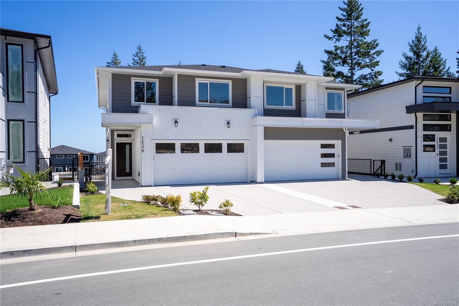 1536 Marble Pl, Langford, BC - Outdoor With Facade