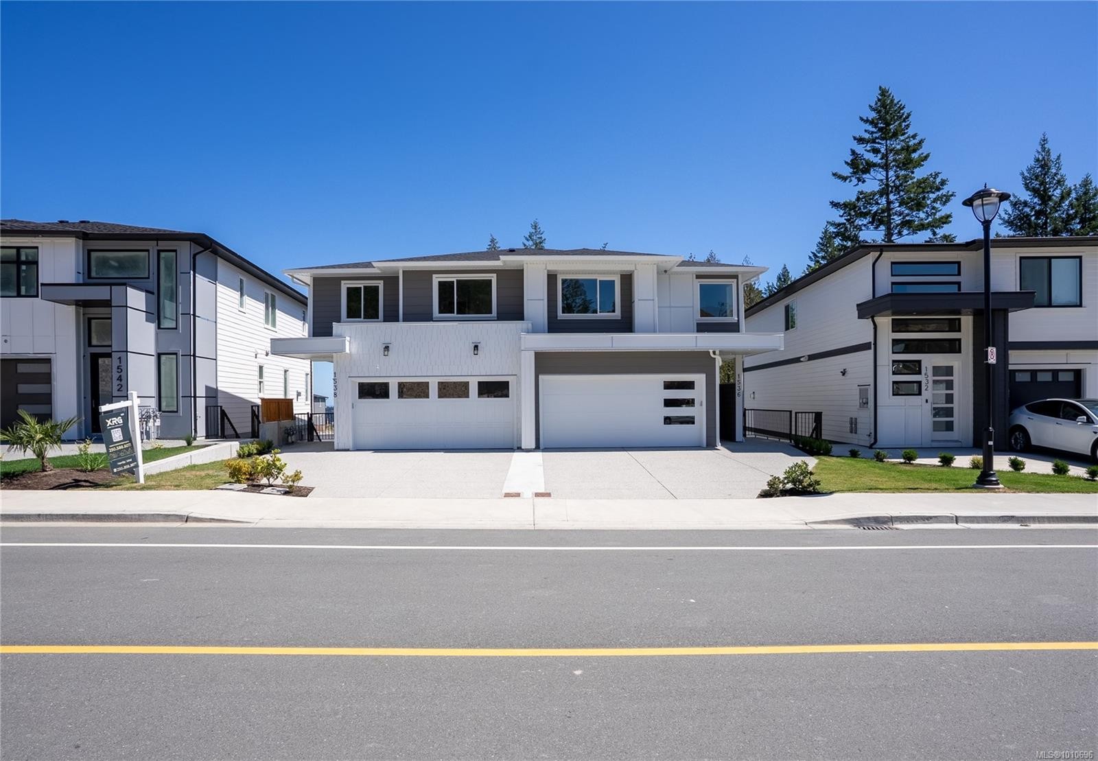 1536 Marble Pl, Langford, BC - Outdoor With Facade