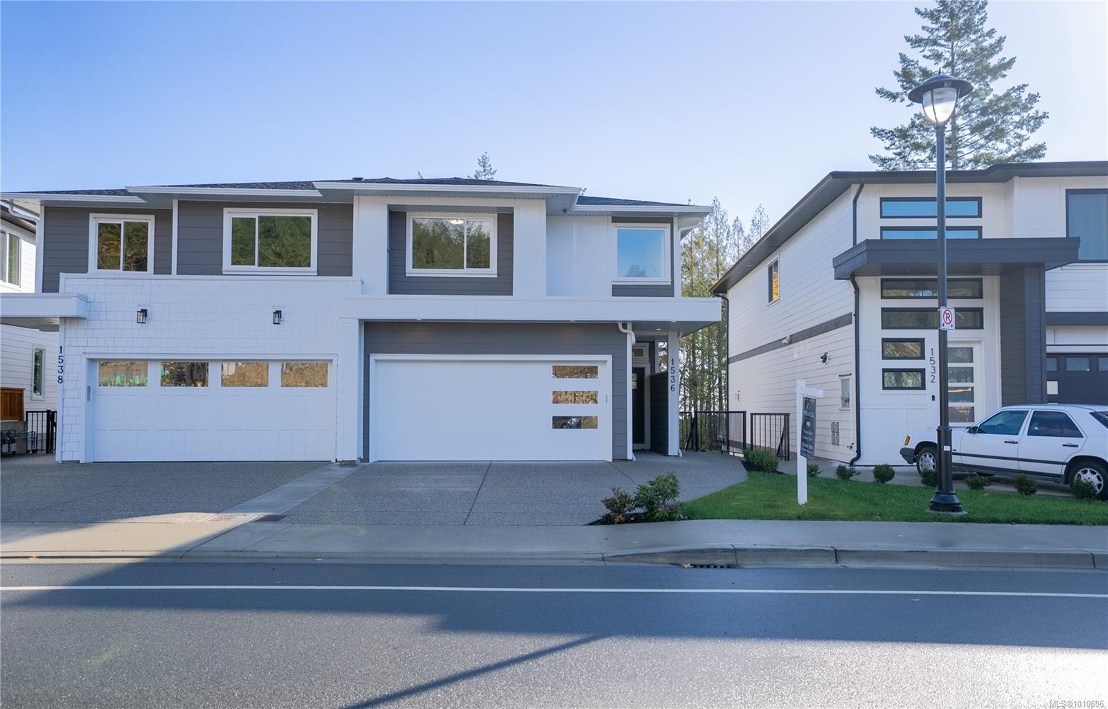 1536 Marble Pl, Langford, BC - Outdoor With Facade
