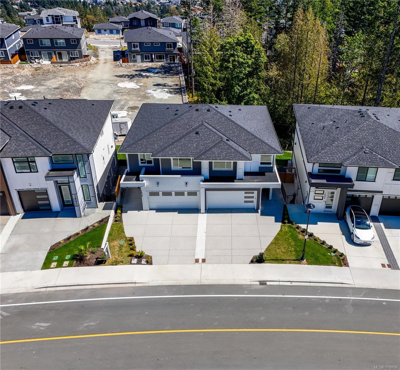 1536 Marble Pl, Langford, BC - Outdoor With Facade