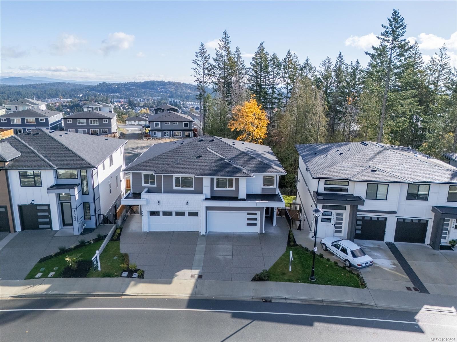 1536 Marble Pl, Langford, BC - Outdoor With Facade