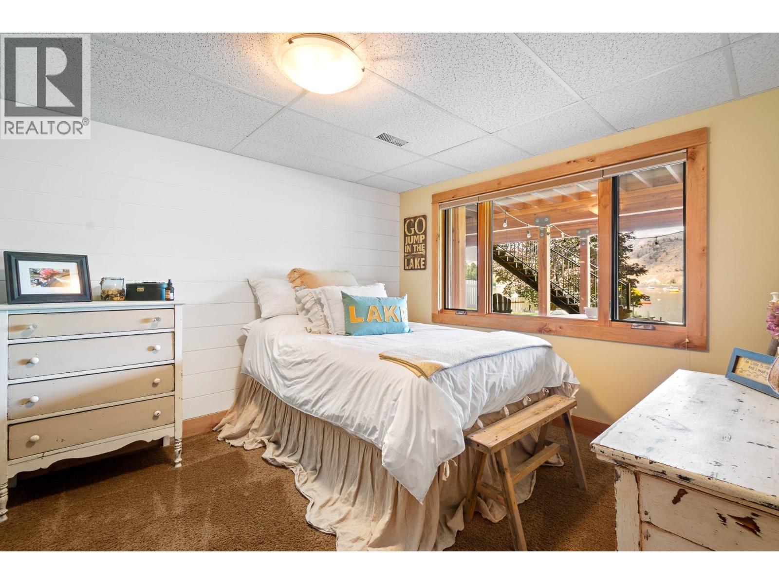 138 Devon Drive, Okanagan Falls, BC - Indoor Photo Showing Bedroom