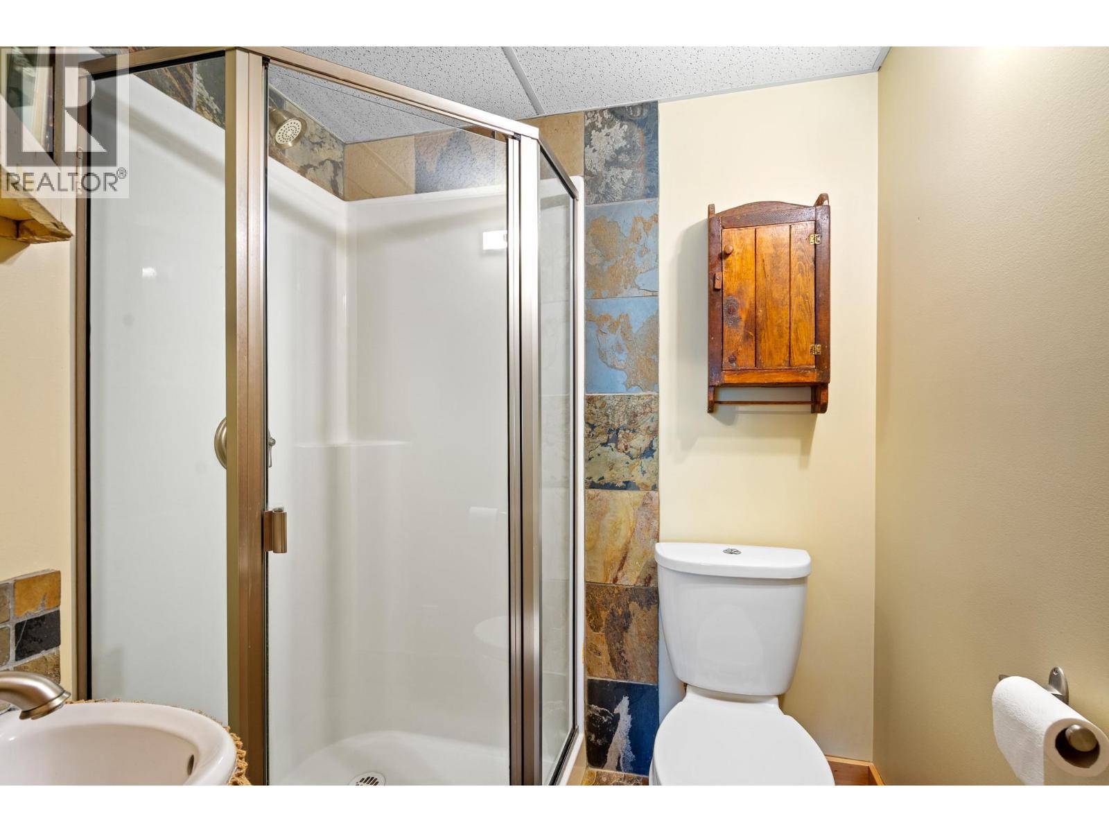 138 Devon Drive, Okanagan Falls, BC - Indoor Photo Showing Bathroom