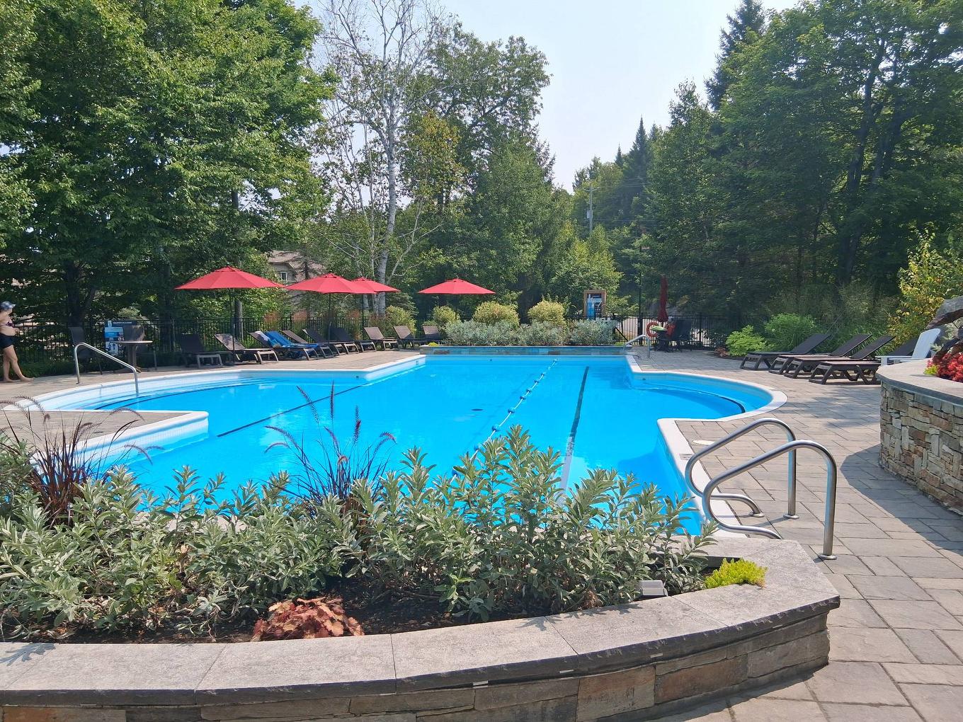 Piscine - 3-166 Rue Du Mont-Plaisant, Mont-Tremblant, QC - Outdoor With In Ground Pool With Backyard