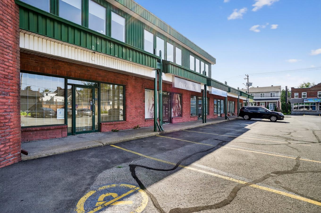 Exterior - 613 Rue Principale, Laval (Sainte-Dorothée), QC - Outdoor