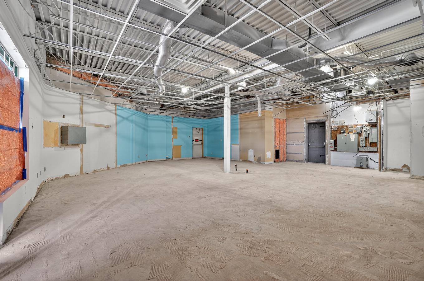 Commerce - 613 Rue Principale, Laval (Sainte-Dorothée), QC - Indoor