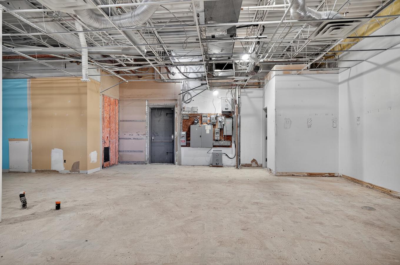 Commerce - 613 Rue Principale, Laval (Sainte-Dorothée), QC - Indoor