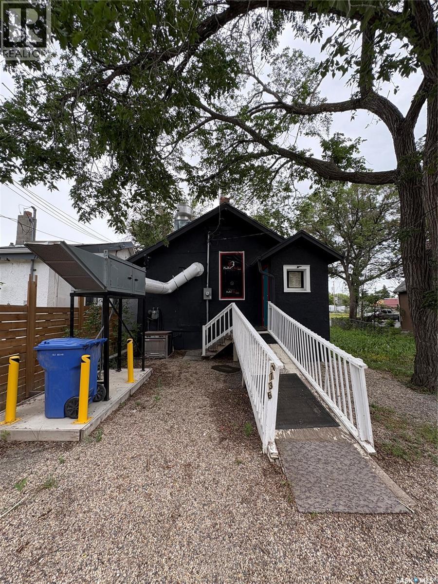 1736 Winnipeg Street, Regina, SK - Outdoor