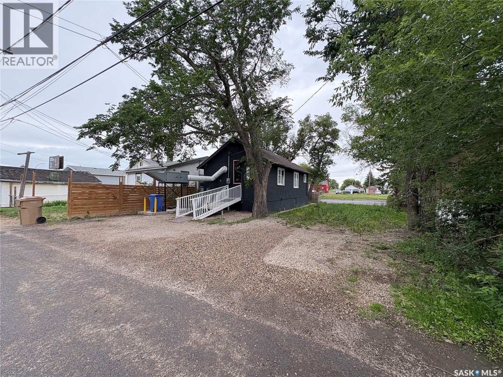 1736 Winnipeg Street, Regina, SK - Outdoor