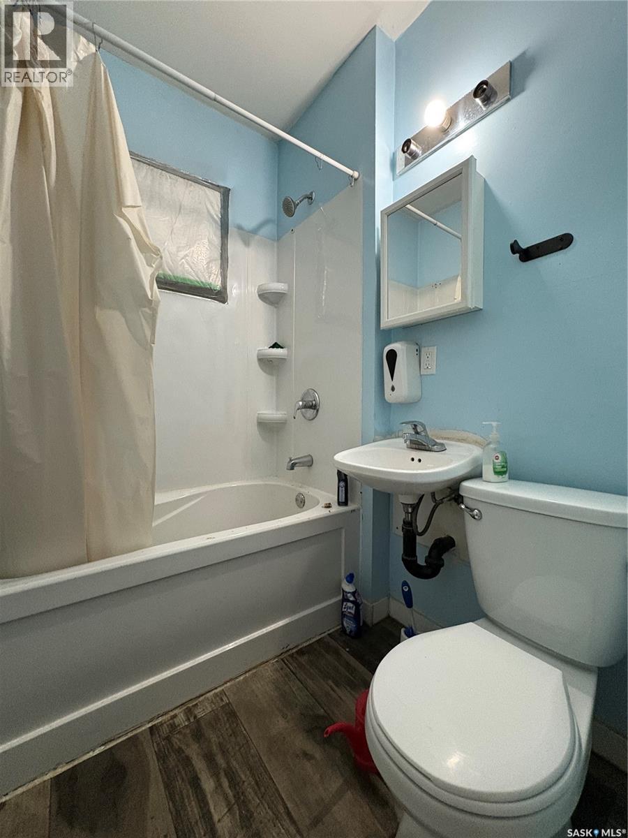 1736 Winnipeg Street, Regina, SK - Indoor Photo Showing Bathroom