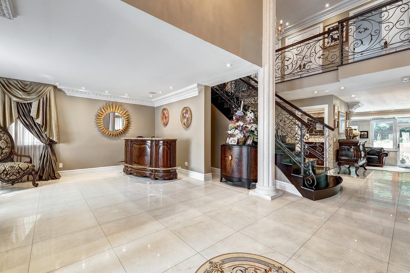 Living room - 1185 Rue Tecumseh, Dollard-Des-Ormeaux, QC - Indoor Photo Showing Other Room