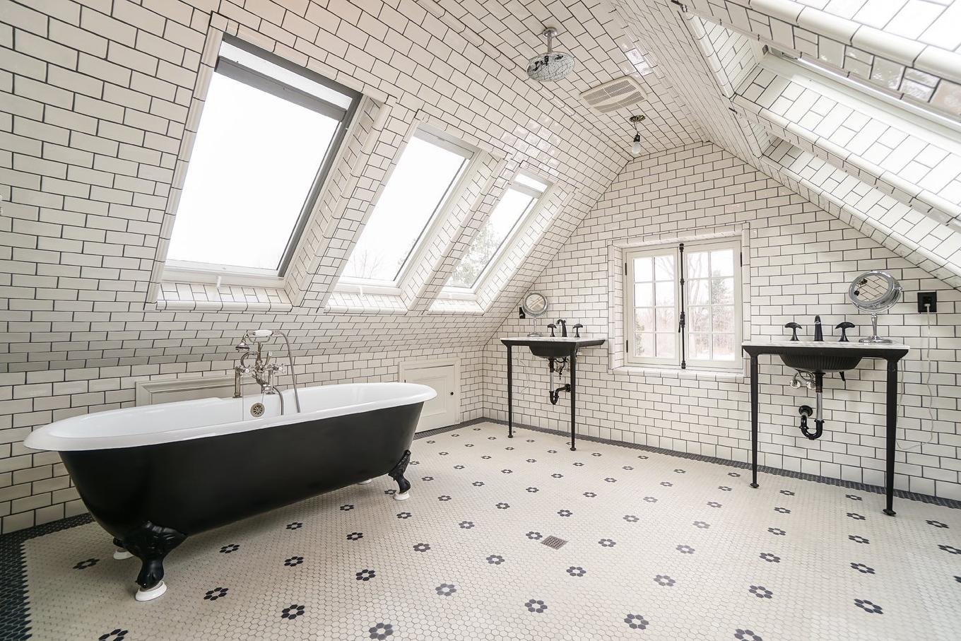 Ensuite bathroom - 1 Ch. De La Montagne, Saint-André-D'Argenteuil, QC - With Exterior