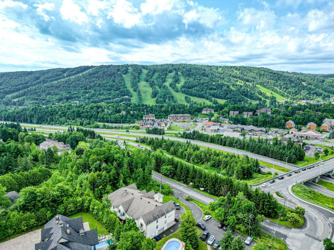 Overall view - 002-500 Ch. Des Frênes, Piedmont, QC - Outdoor With View