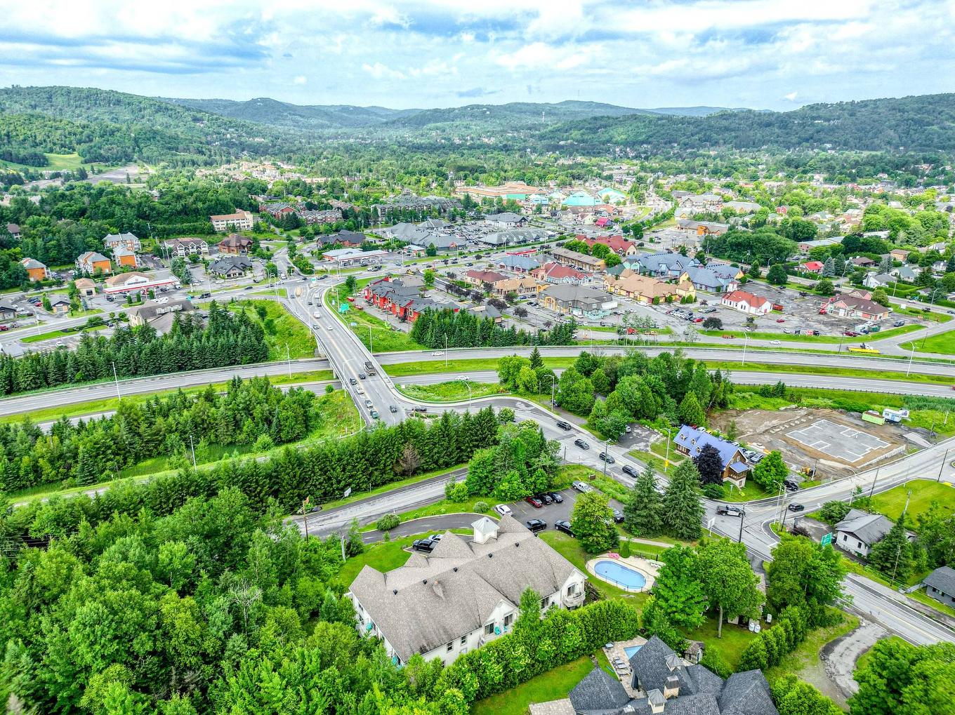 Overall view - 002-500 Ch. Des Frênes, Piedmont, QC - Outdoor With View