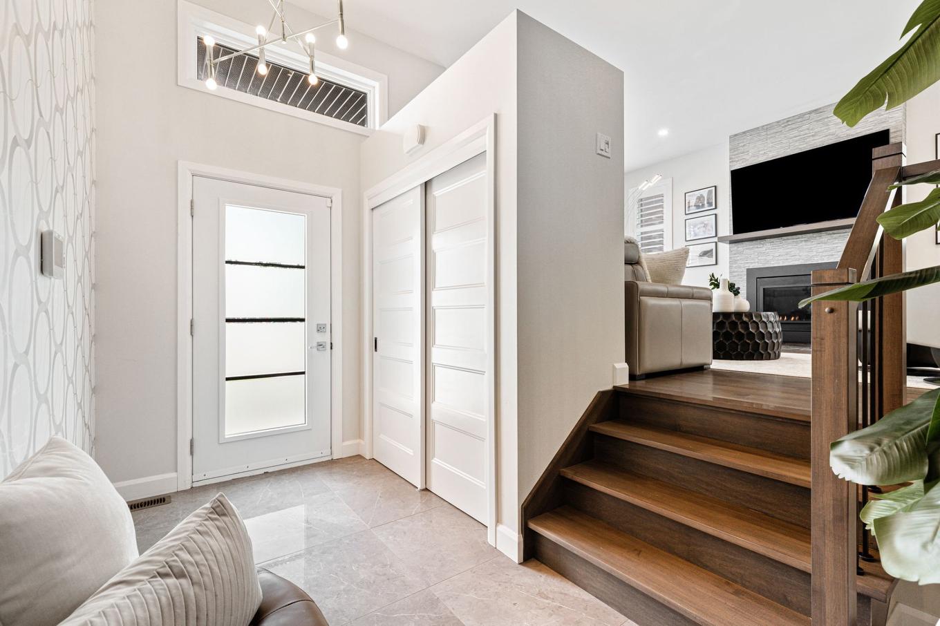 Hall d'entrée/Vestibule - 81 Rue Rousseau, Sorel-Tracy, QC - Indoor With Fireplace