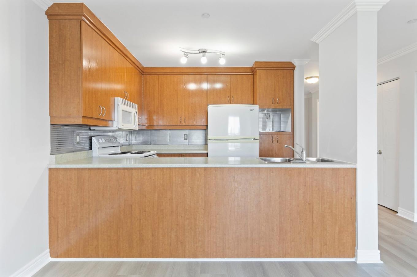 Cuisine - 405-5220 Boul. Des Sources, Montréal (Pierrefonds-Roxboro), QC - Indoor Photo Showing Kitchen With Double Sink