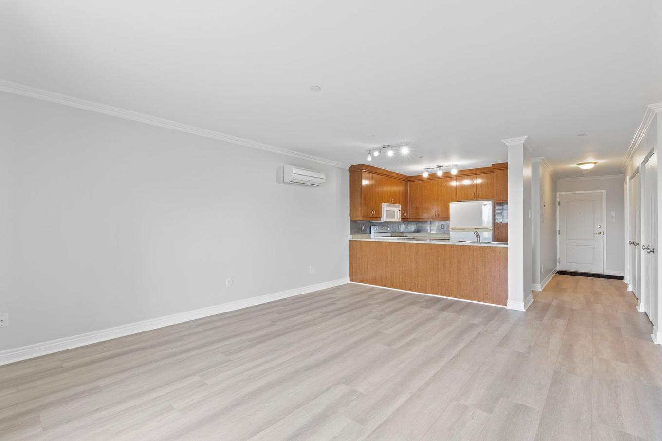 Vue d'ensemble - 405-5220 Boul. Des Sources, Montréal (Pierrefonds-Roxboro), QC - Indoor Photo Showing Kitchen