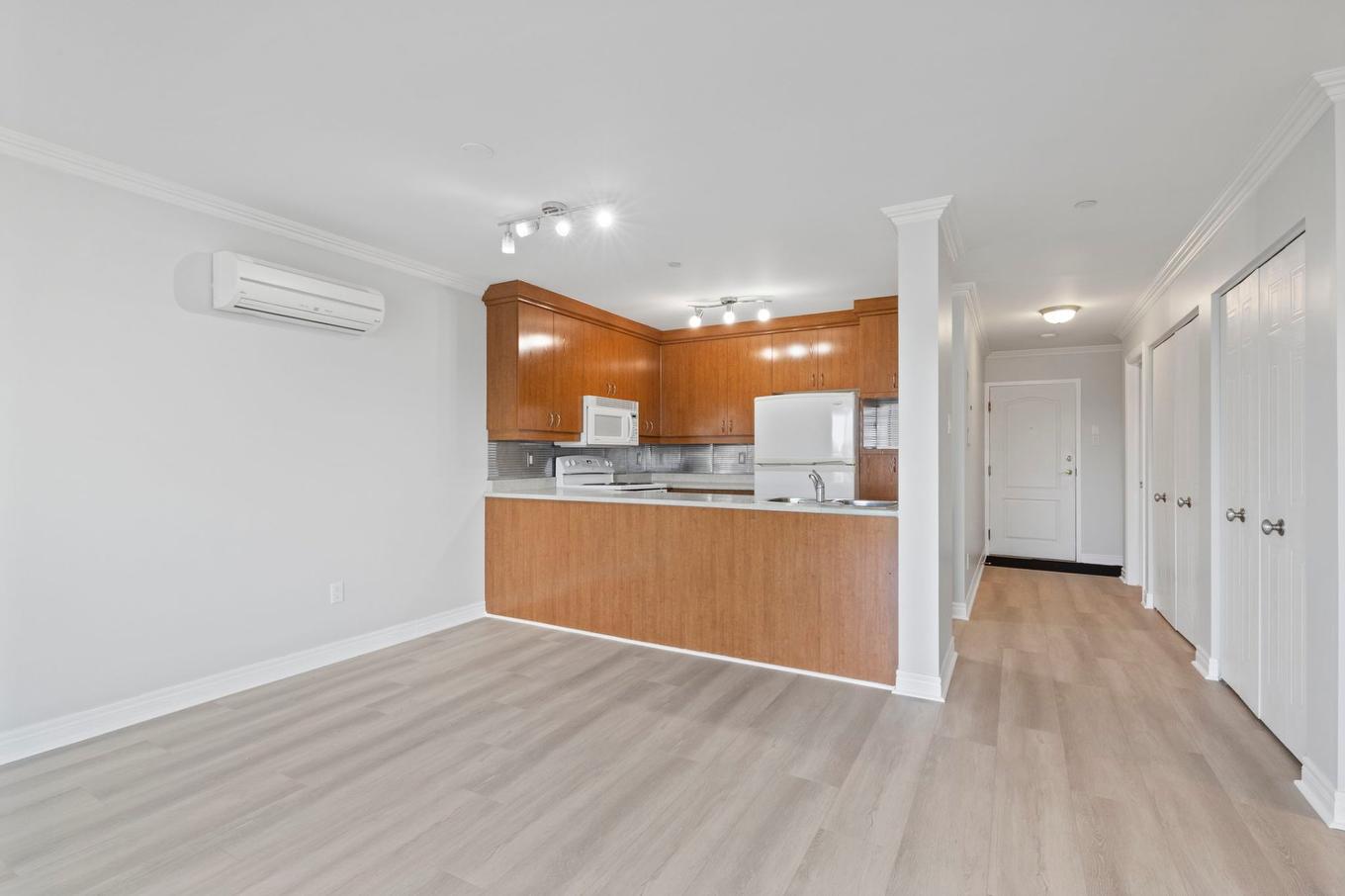 Salle à manger - 405-5220 Boul. Des Sources, Montréal (Pierrefonds-Roxboro), QC - Indoor Photo Showing Kitchen