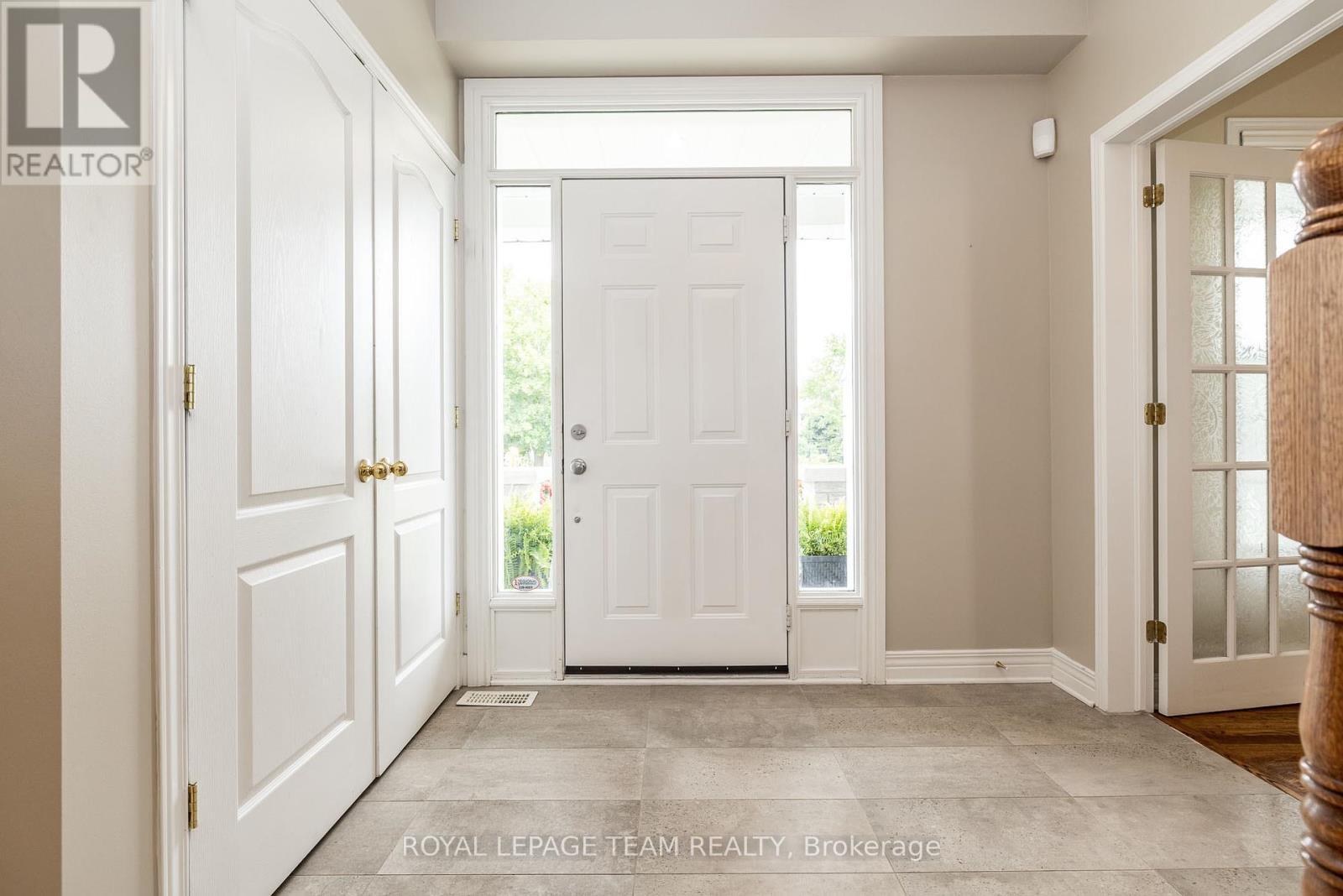 10 Beechgrove Gardens, Ottawa, ON - Indoor Photo Showing Other Room