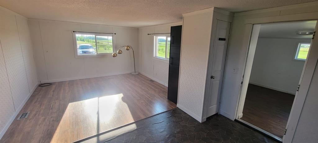 99 Curtis Road S, Brandon, MB - Indoor Photo Showing Other Room