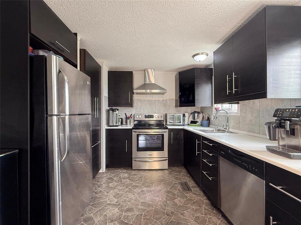 99 Curtis Road S, Brandon, MB - Indoor Photo Showing Kitchen