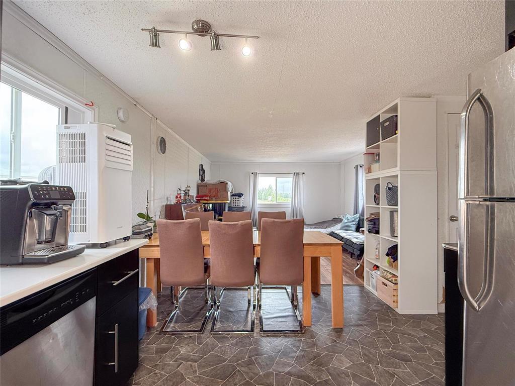 99 Curtis Road S, Brandon, MB - Indoor