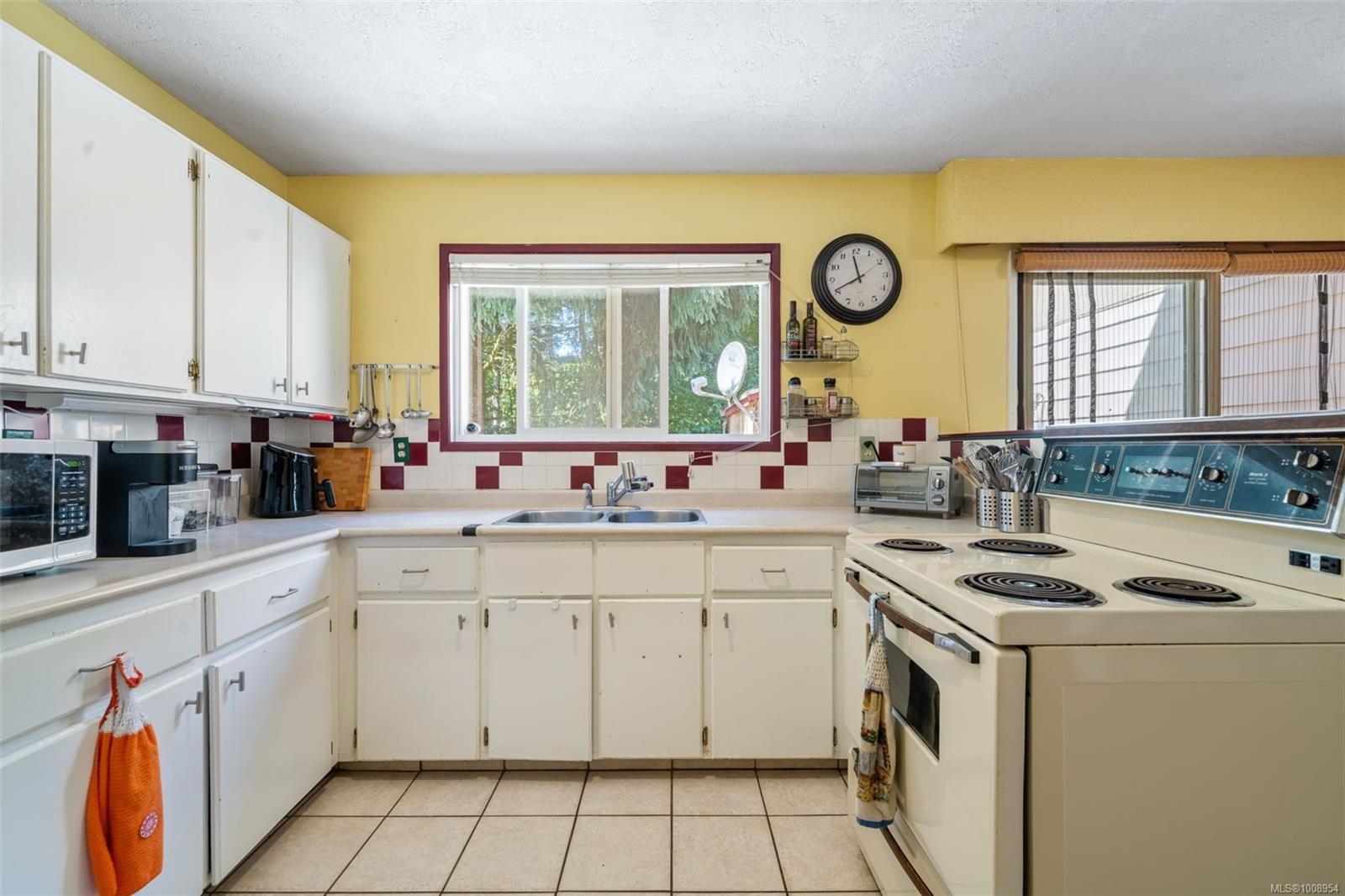 111-2860 Sooke Lake Rd, Langford, BC