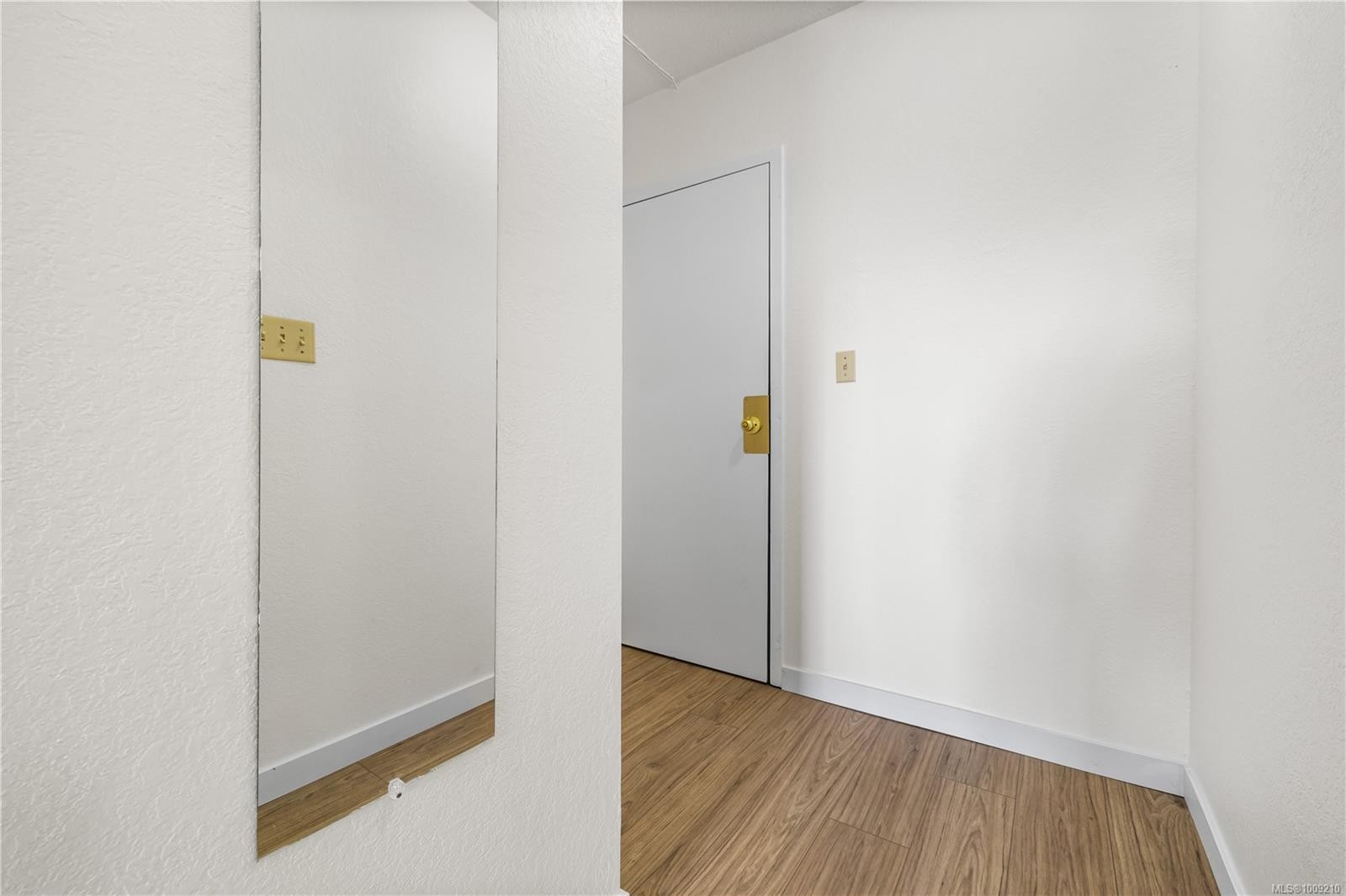 305-611 Macmillan Dr, Sayward, BC - Indoor Photo Showing Other Room