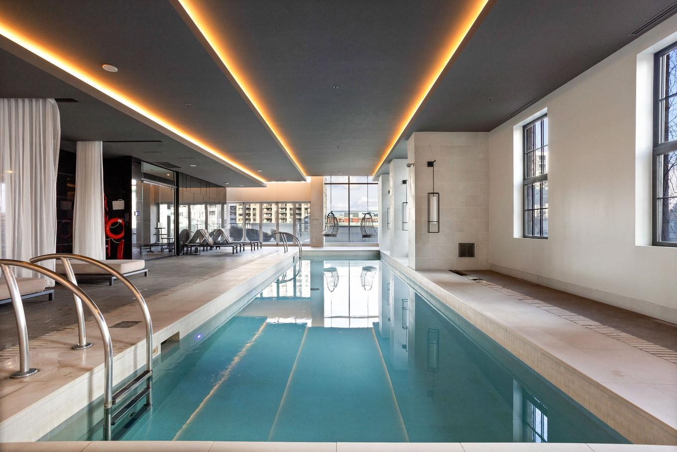 Pool - 307-1188 Rue St-Antoine O., Montréal (Ville-Marie), QC - Indoor Photo Showing Other Room With In Ground Pool