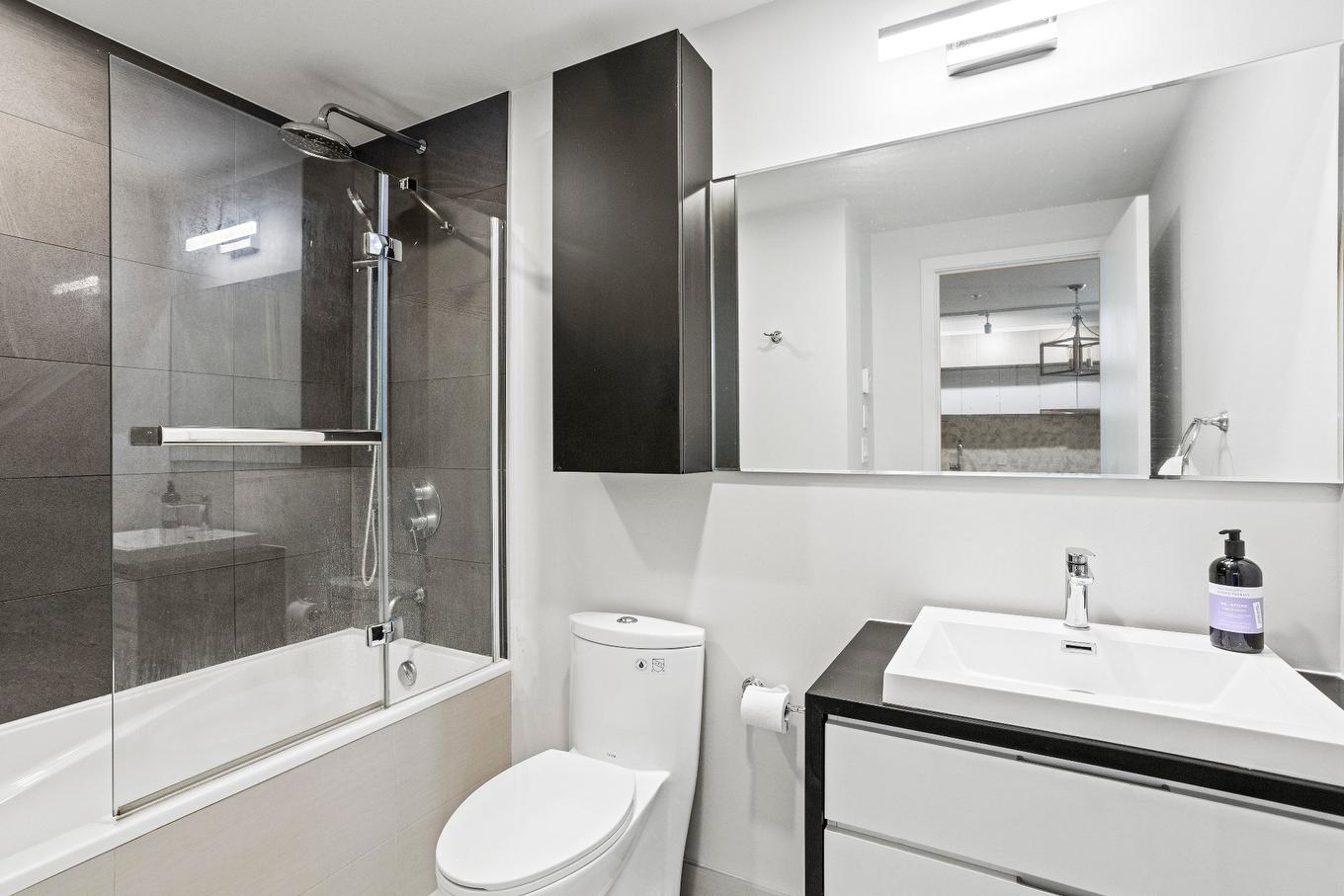 Bathroom - 307-1188 Rue St-Antoine O., Montréal (Ville-Marie), QC - Indoor Photo Showing Bathroom