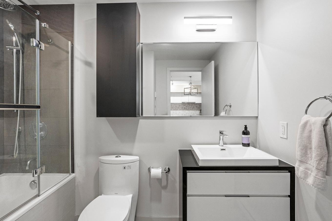 Bathroom - 307-1188 Rue St-Antoine O., Montréal (Ville-Marie), QC - Indoor Photo Showing Bathroom