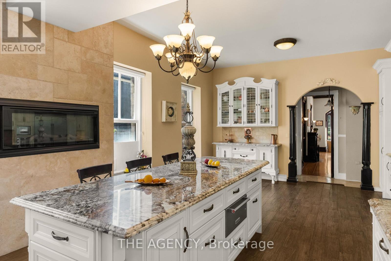 26 Ravenscliffe Avenue, Hamilton, ON - Indoor With Fireplace