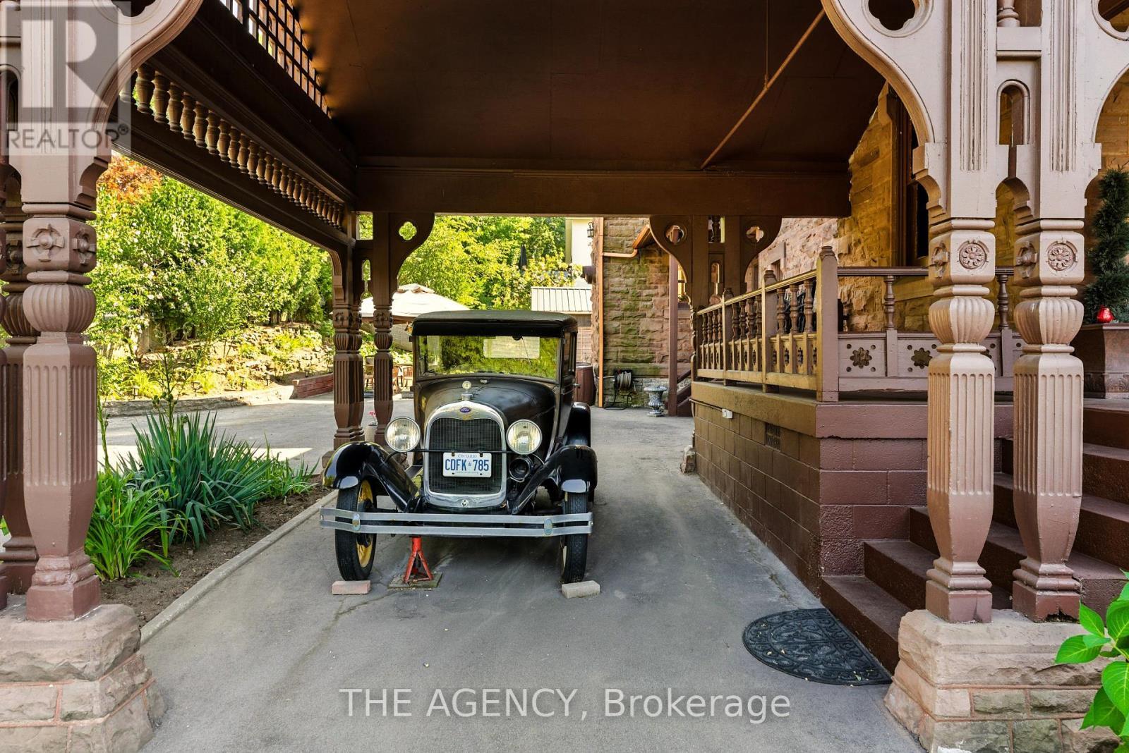 26 Ravenscliffe Avenue, Hamilton, ON - Outdoor